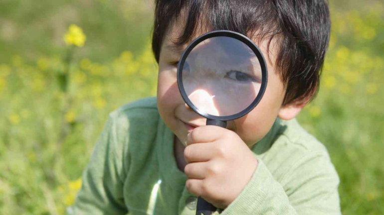 Kenapa Laki-laki di Indonesia Jarang Diberi Bunga?